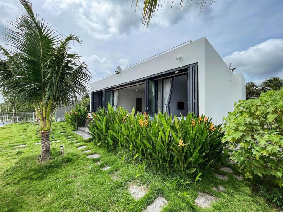 Villa có 40m Mặt Tiền Sông với khuôn viên 1000 m2 Vacation rental in Cambodia