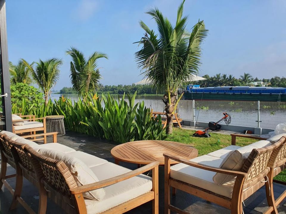 Villa có 40m Mặt Tiền Sông với khuôn viên 1000 m2 Vacation rental in Cambodia