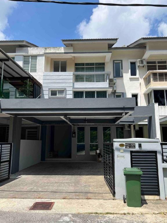 NEW!Naiz Crib 4 king bed @Kepayang Heights Vacation rental in Negeri Sembilan, Malaysia