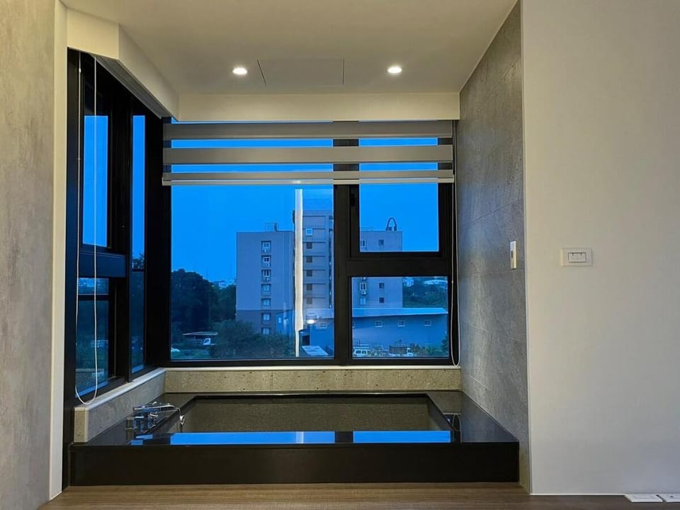 Quadruple雙臥室灰調北歐風<溫泉四人房>-頂樓有付費無邊際泳池 Apartment in Taiwan, Province of China
