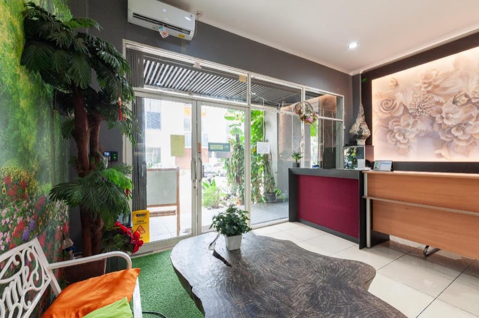Urbanview Hotel Ellegan Residence Alam Sutera Serpong Hotel in West Java