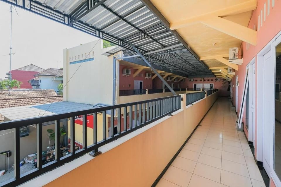 RedDoorz Syariah near RSUD Tuban Hotel in East Java