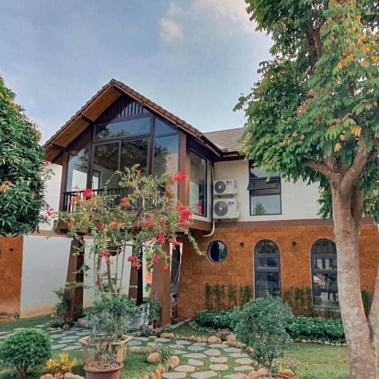 Thang Mây Resort -  Lake View & Pool View Villa in Laos