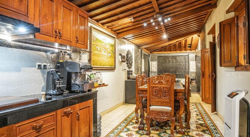 nDalem Kartowikoro 1835 Hotel in Special Region of Yogyakarta