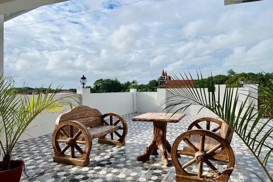MC's L Transient House Hotel in Ilocos Region
