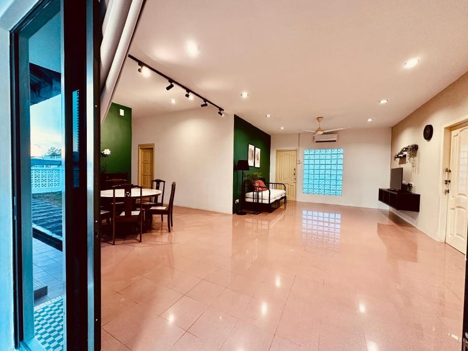 New Antique Villa for 14 pax@Nearby Beach  Villa in Tanjung Bungah