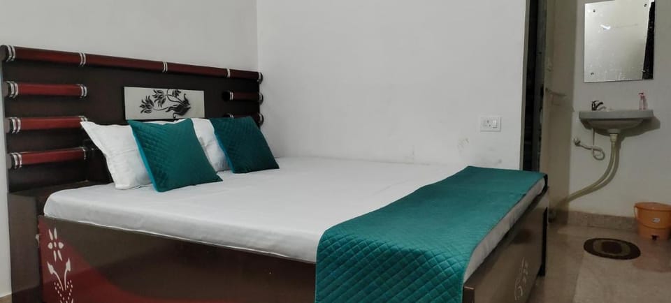 Hotel Holiday Hotel in Uttar Pradesh