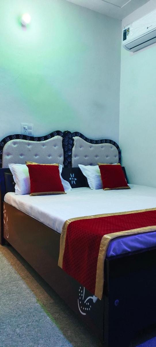 Hotel Holiday Hotel in Uttar Pradesh