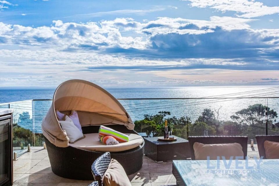 The Ocean s Edge   Luxury Entertainer with Views Apartment in Melbourne