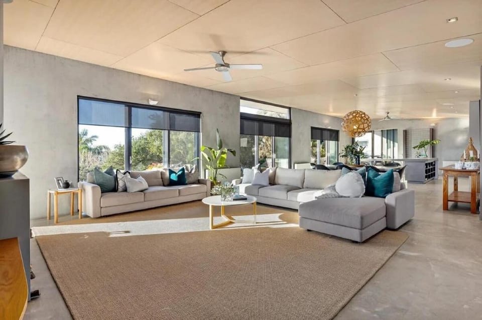 Luxury Portsea Sanctuary   Gas Heat Pool   Gardens Apartment in Portsea