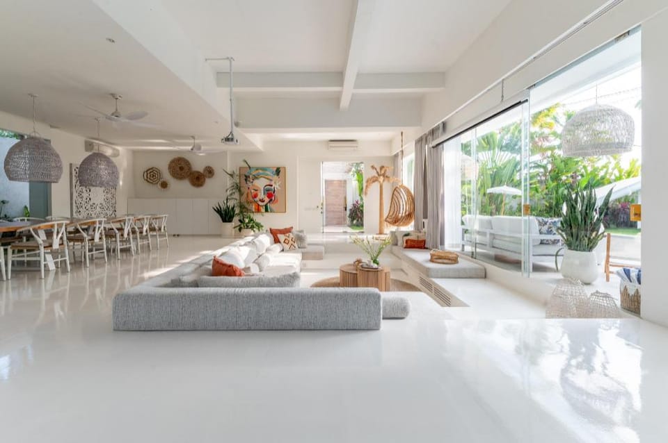 Luxurious 5 Bedroom Villa - slide, golf, jacuzzi Villa in North Kuta