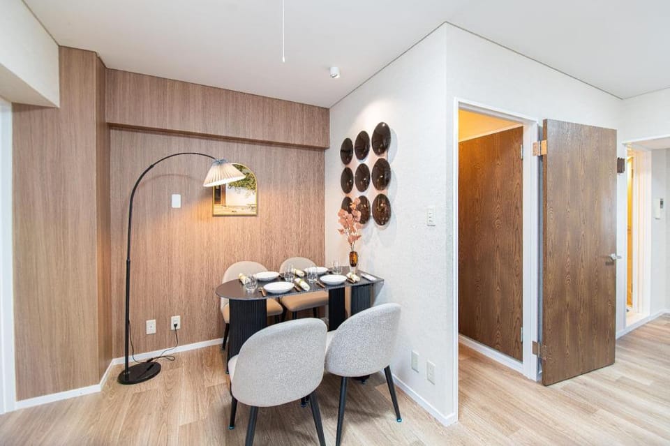 Near Shinjuku Newly Renovated Suite 3 Bedrooms 2 Living Rooms, Shinjuku 2 Stations, Max 8p, 3rooms Apartment in Shinjuku