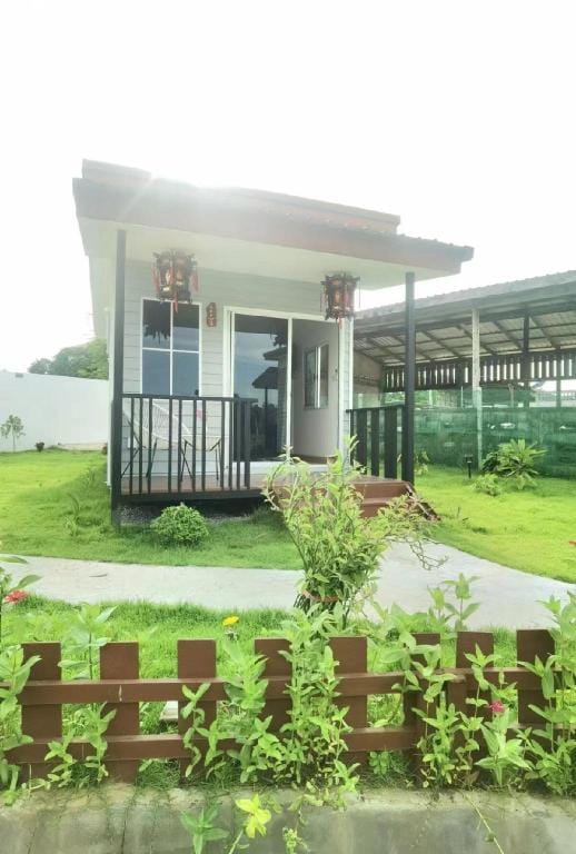 Love in Kan Lotus（莲）ดอกบัว 双人间-露台园景房 Vacation rental in Thailand