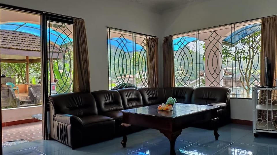 Private Villa 5 rooms in Sekipan with best views. Villa in Indonesia