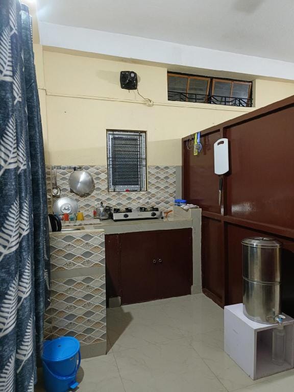 guesthouse with AC & free parking for hatchback. Vacation rental in Bangladesh