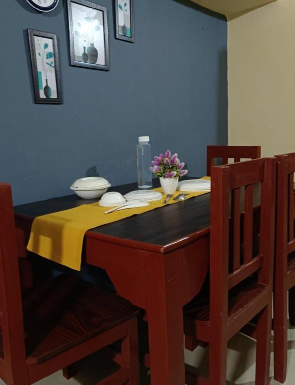 guesthouse with AC & free parking for hatchback. Vacation rental in Bangladesh