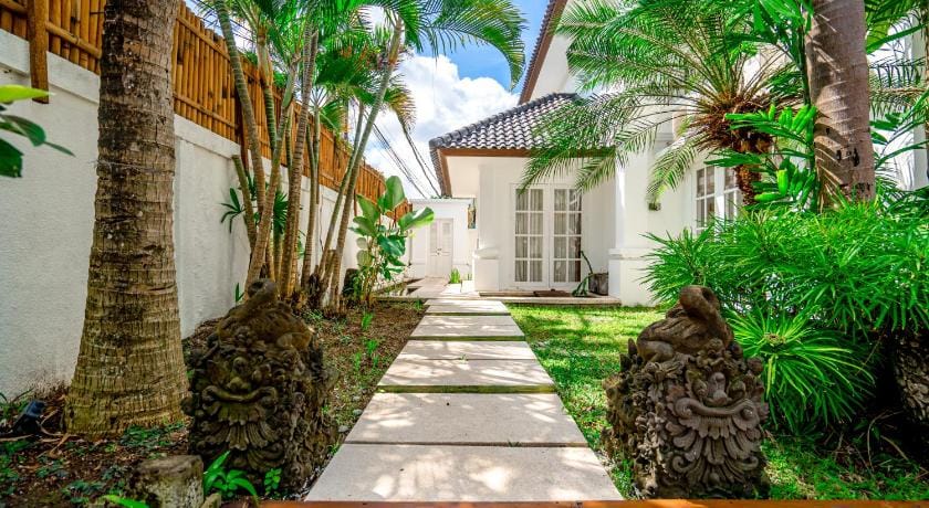 Kencana Villa Seminyak Hotel in North Kuta
