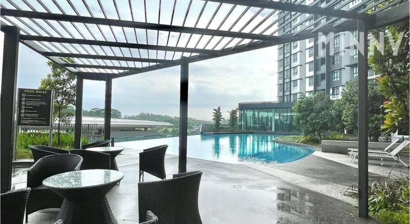 Parkland Batu 11 near MRT 5-6PAX Free Parking Vacation rental in Negeri Sembilan, Malaysia