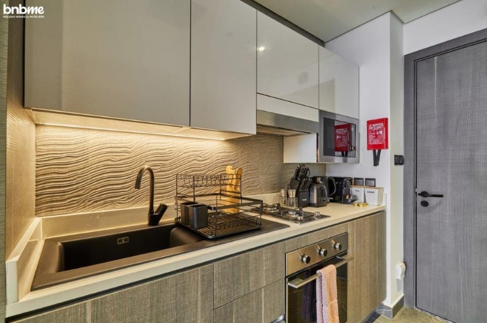 bnbmehomes | Chic Studio w/ A + Amenities- 314 Apartment in Dubai