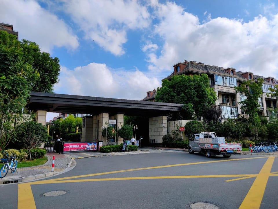 SHESHAN YUANHOUSE  Apartment in Shanghai