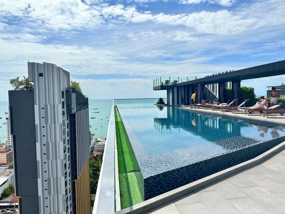 The BASE Condo l Pool view - Sea view | Fast net Vacation rental in Pattaya City