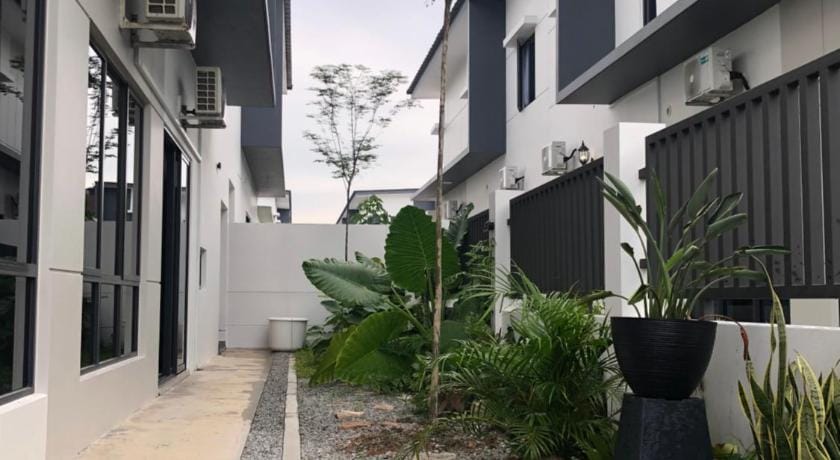 Chill-out @ SiRaM-MaRiS, Desaru (5 mins to beach) Vacation rental in Johor