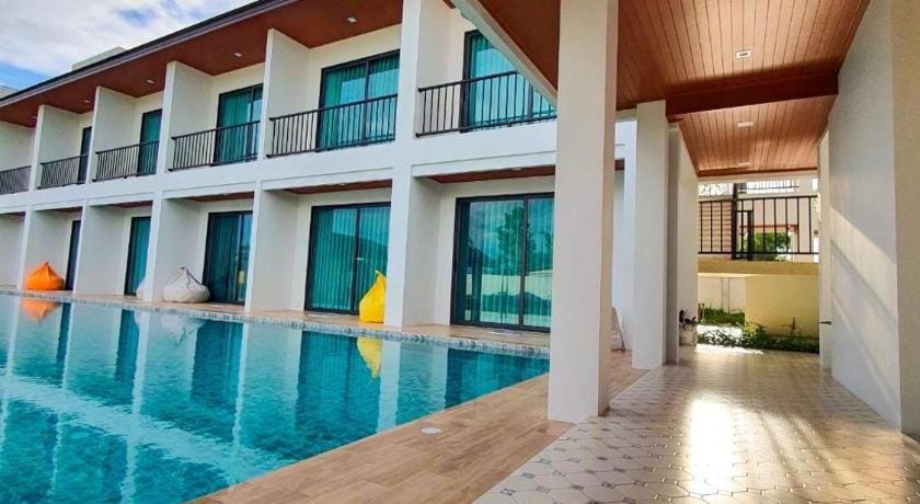 Far Beach House Cha Am Hotel in Thailand