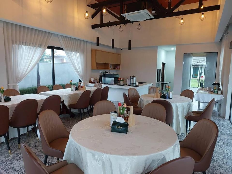 Far Beach House Cha Am Hotel in Thailand