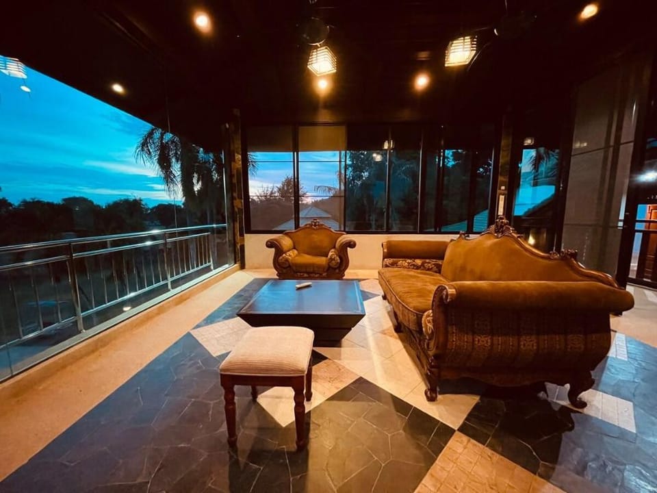 Phoenix Golf 10 bedroom Luxury Mansion Vacation rental in Pattaya City