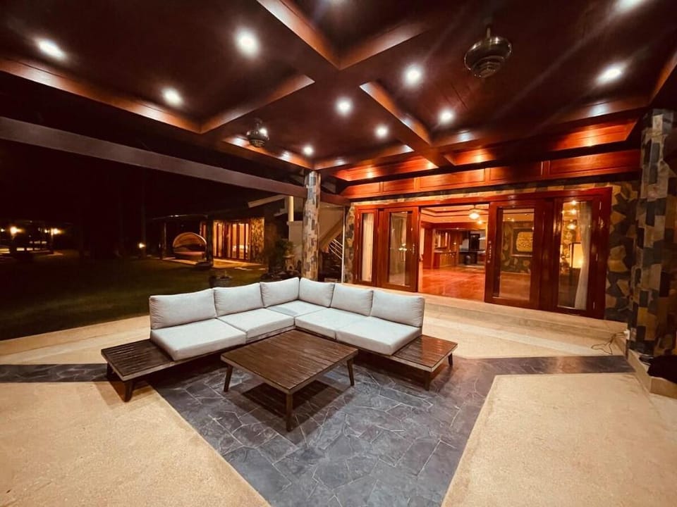 Phoenix Golf 10 bedroom Luxury Mansion Vacation rental in Pattaya City