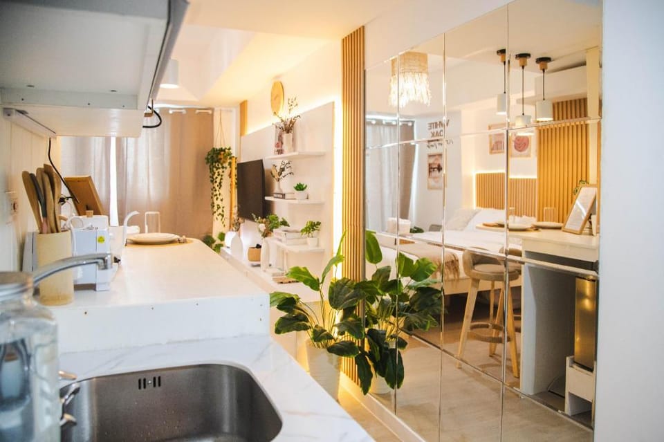 White Oak: Minimalist Studio for Couples with PS4 Apartment in Calabarzon