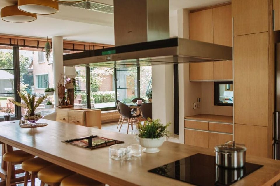 Modern Villa, Private Pool! Spacious & Luxurious Villa in Bangkok
