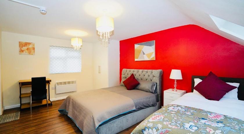 E2M Stays Beautiful 6Bed Spacious House Vacation rental in Hounslow
