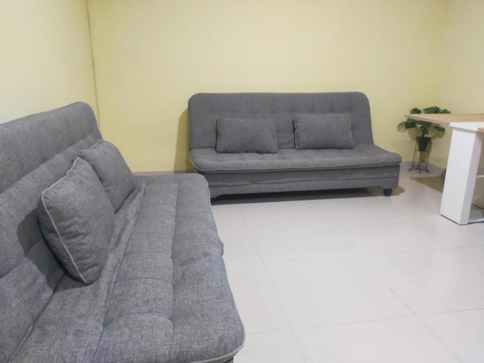 Family 4 Pax 45min Walk to Seruni Point Apartment in East Java