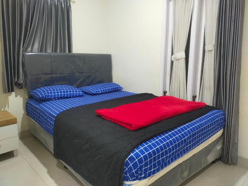 Family 4 Pax 45min Walk to Seruni Point Apartment in East Java