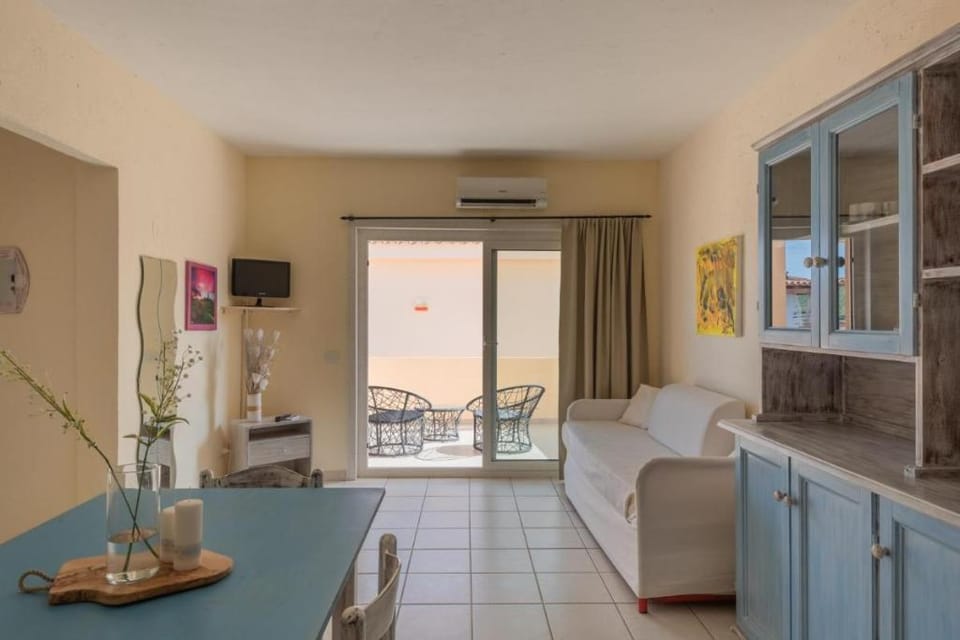 fantastico Baia de Bahas Residence two Bedroom sleeps six num0901 Apartment in Sardinia