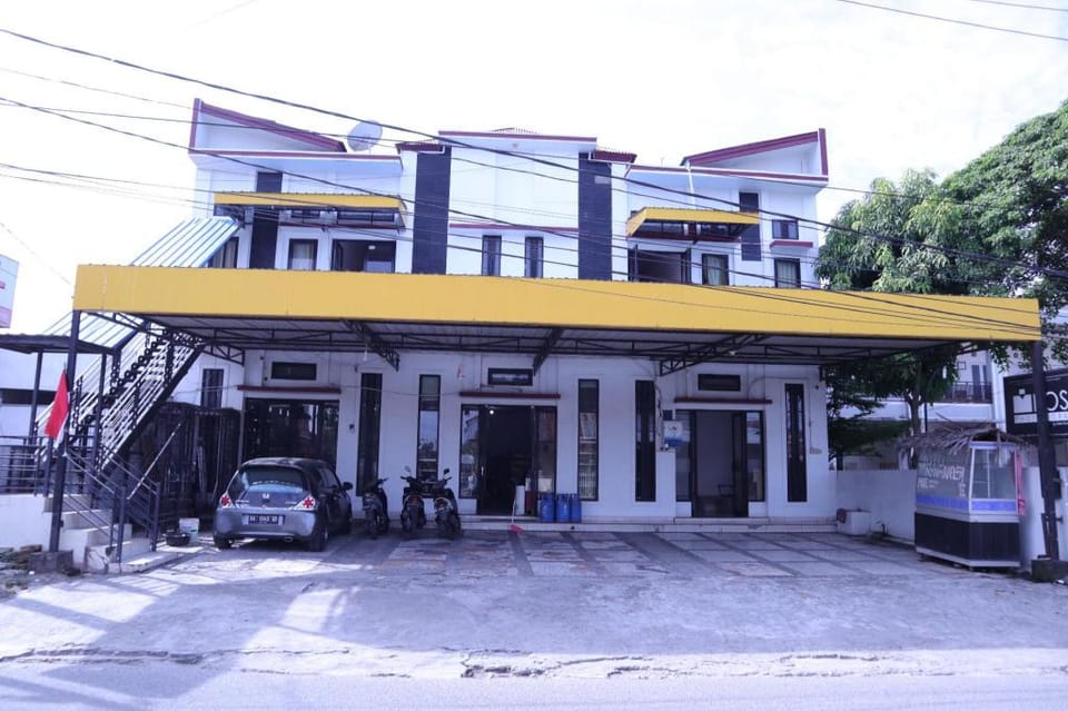 OYO 1305 Hotel Al-ghani Syariah Hotel in Padang