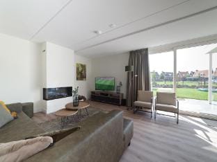 Beautiful home in Colijnsplaat Vacation rental in Zeeland, Netherlands