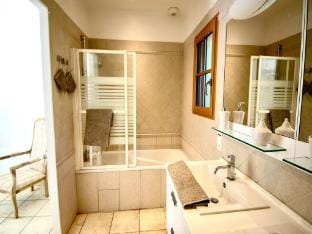 Villa in Villars with Pool and Sauna Villa in Apt