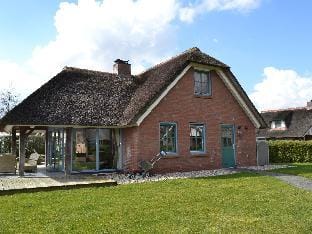 Waterfront Villa with Private Jetty Villa in Giethoorn