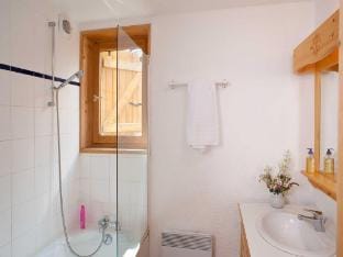 Pet-Friendly Alpine Escape Apartment in Saint-Sorlin-d'Arves