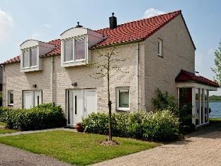 Villa with Lake Views Vacation rental in Limburg (province)