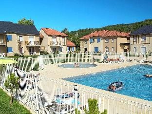 Apartment in France with Pool Views Apartment in Montignac
