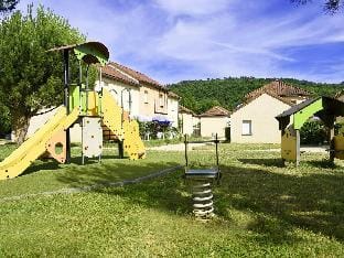 Apartment in France with Pool Views Apartment in Montignac