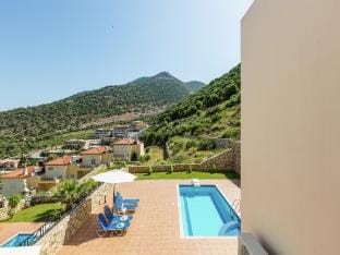 Villa on hillside, private pool, fantastic views to bay of Bali and mountains Villa in Crete