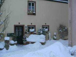 Terrace Apartment by  the Zoo Apartment in Thalfang