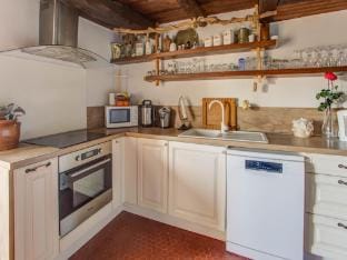 Cozy vacation home in Nouvelle-Aquitaine Vacation rental in Occitanie