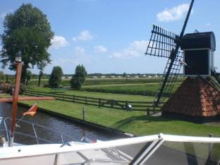 Chalet with Hot Tub, Suwald Vacation rental in Leeuwarden