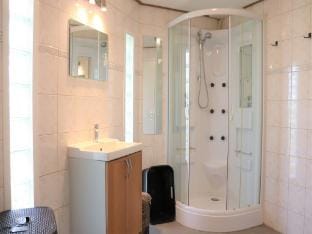 Chalet with Hot Tub, Suwald Vacation rental in Leeuwarden