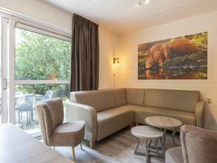 Restyled house with dishwasher, Breda at 10 km. Vacation rental in Oosterhout